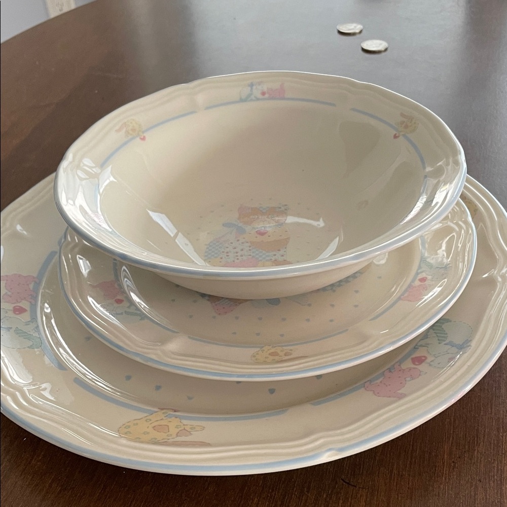 3Piece Charming Cream Dinnerware Set